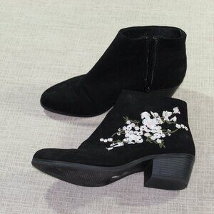 Justfabulous Size 10 Black Floral Embroidered Ankle Boots